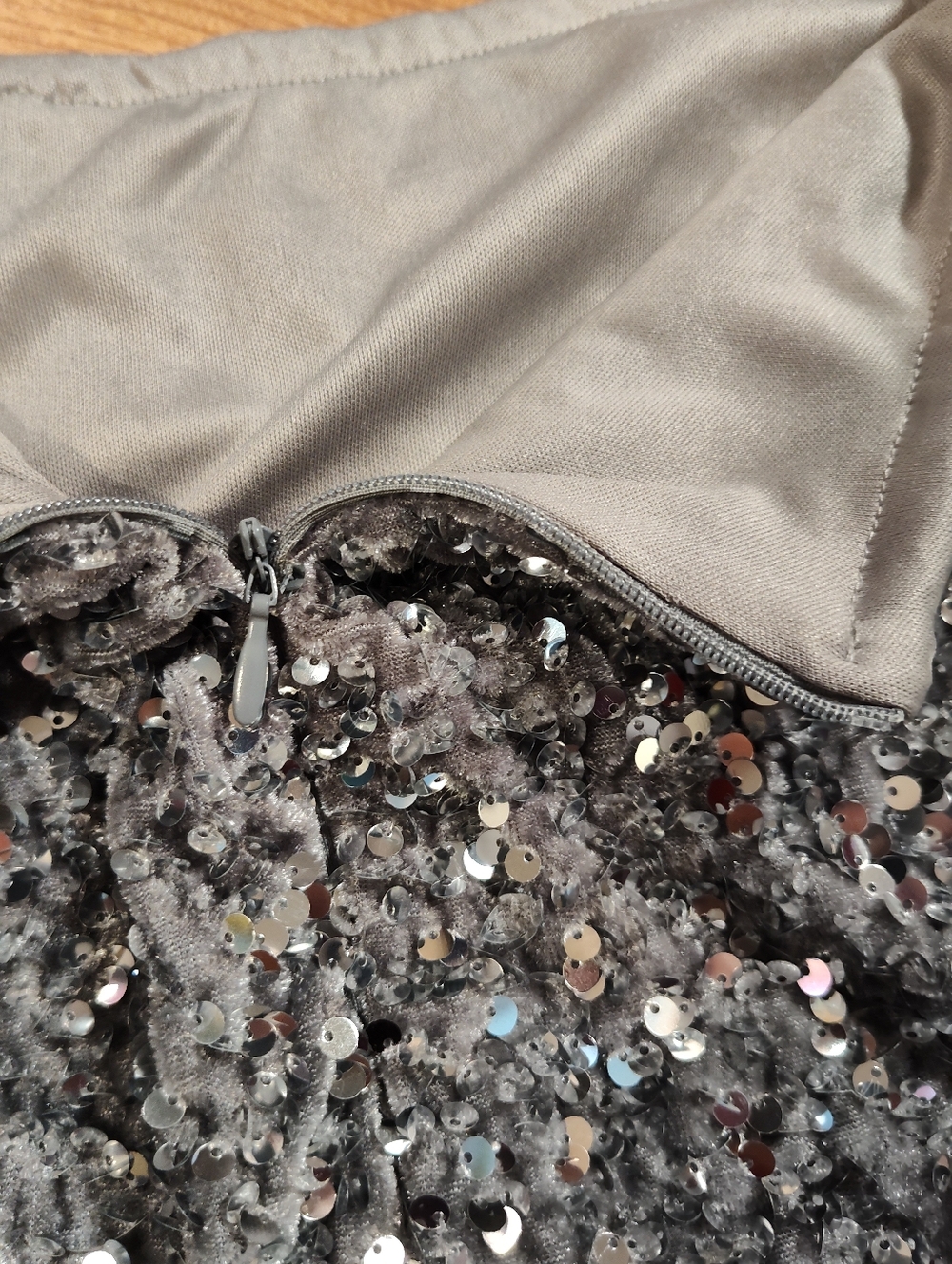 NWOT Ultra Stretchy & OH SO COMFY Sequin Pencil Skirt - Silver Sparkle - Picture 5 of 9